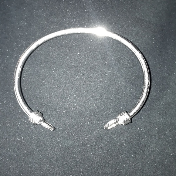 chic Minimalist Cuff layering bracelet - Picture 5 of 5